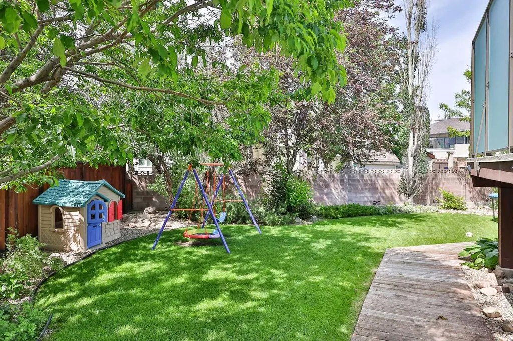47 Fairmont Road S Lethbridge AB T1K 8C7