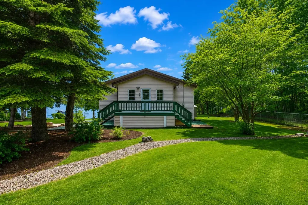 1411 Juniper Road Sunbreaker Cove AB T0C0J0