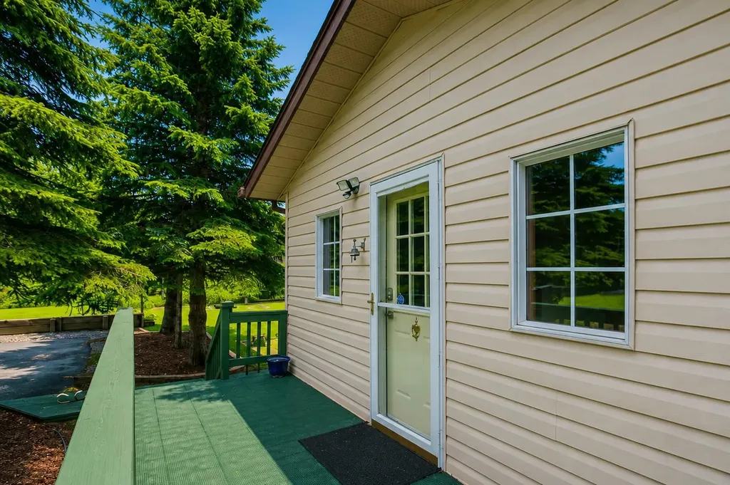 1411 Juniper Road Sunbreaker Cove AB T0C0J0