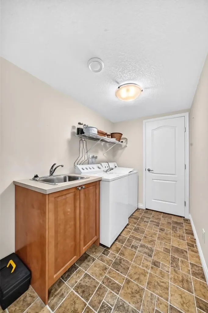 100 Signature Way SW Calgary AB T3H 2X9