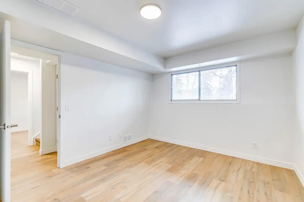 1415 44 Street SE Calgary AB T2A 5E6