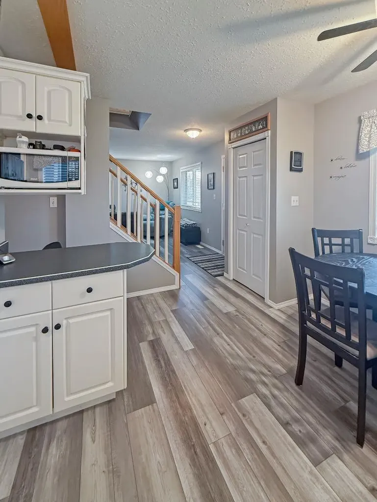 4305 47 Avenue Mayerthorpe AB T0E 1N0