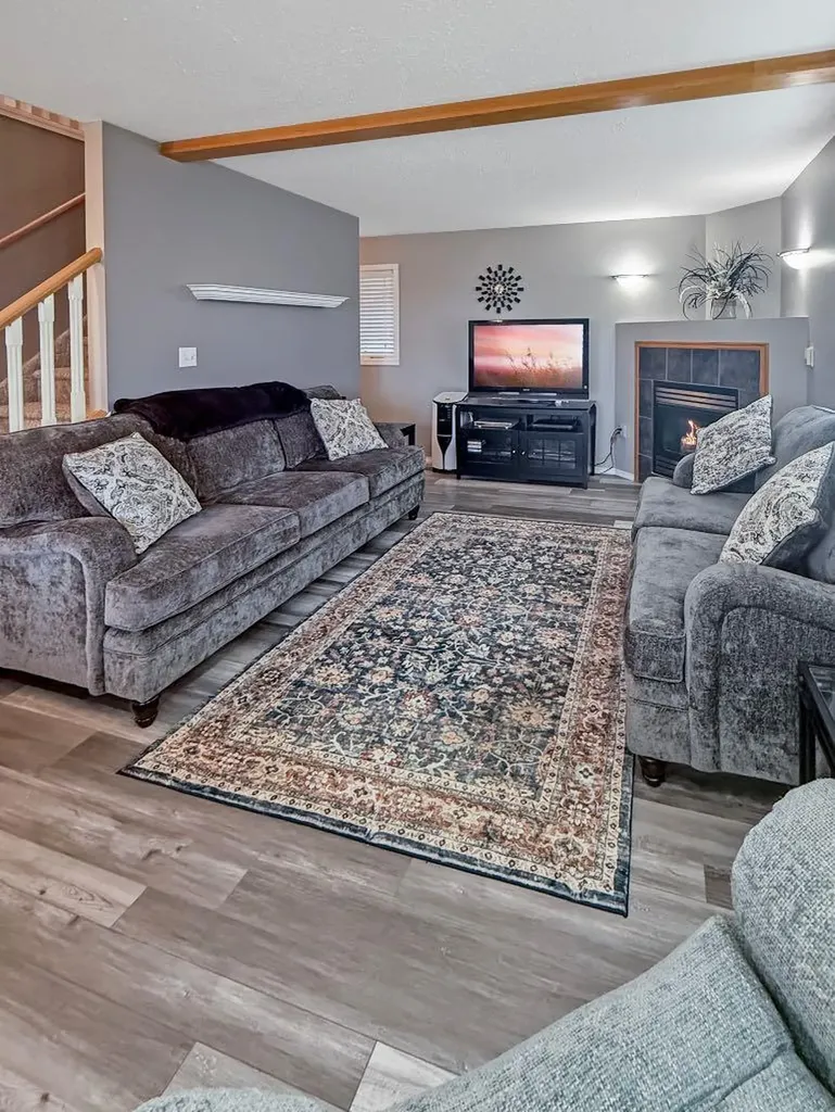 4305 47 Avenue Mayerthorpe AB T0E 1N0