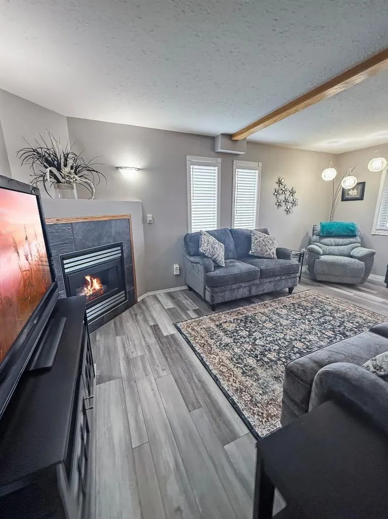 4305 47 Avenue Mayerthorpe AB T0E 1N0