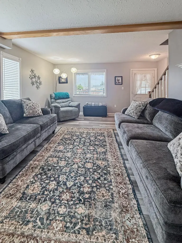 4305 47 Avenue Mayerthorpe AB T0E 1N0