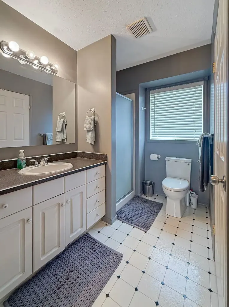 4305 47 Avenue Mayerthorpe AB T0E 1N0