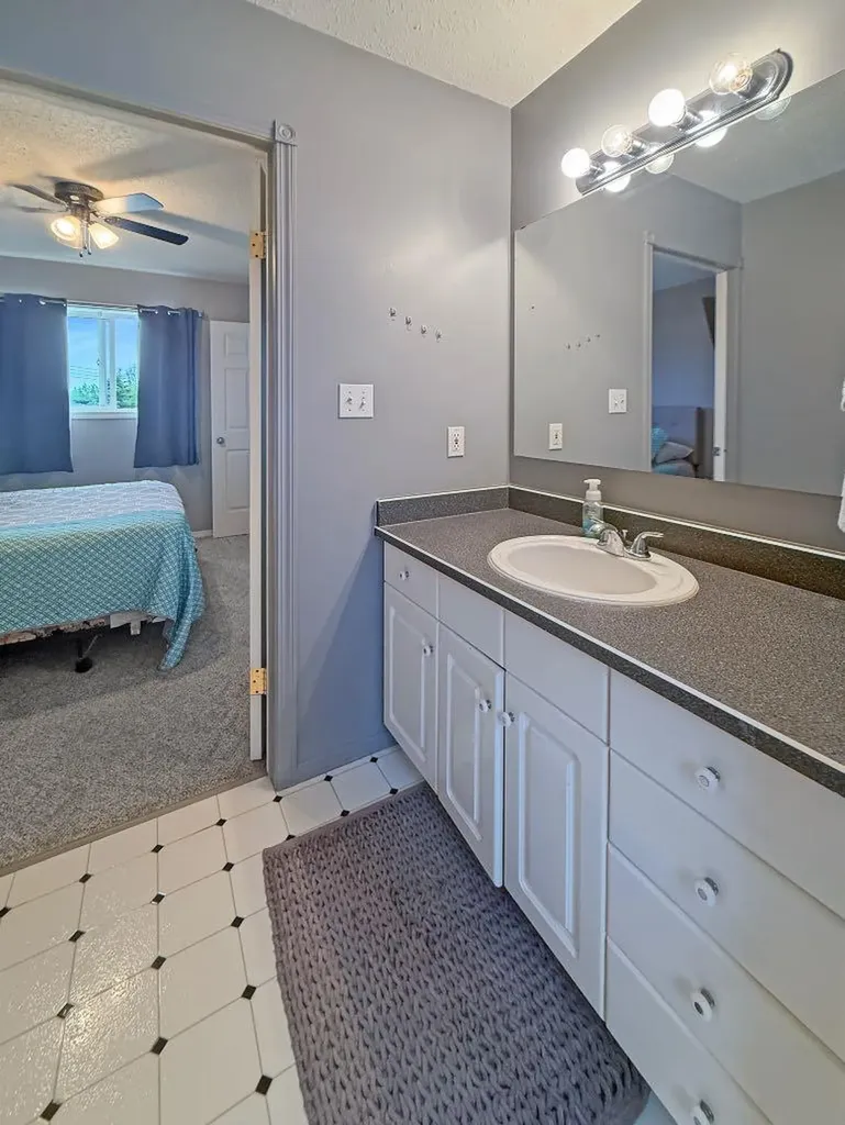 4305 47 Avenue Mayerthorpe AB T0E 1N0