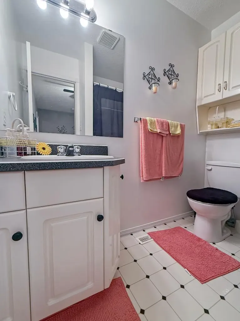 4305 47 Avenue Mayerthorpe AB T0E 1N0