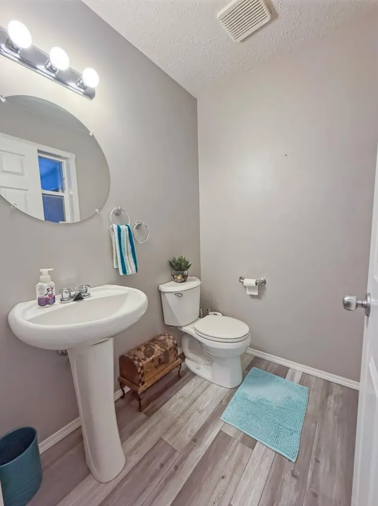 4305 47 Avenue Mayerthorpe AB T0E 1N0