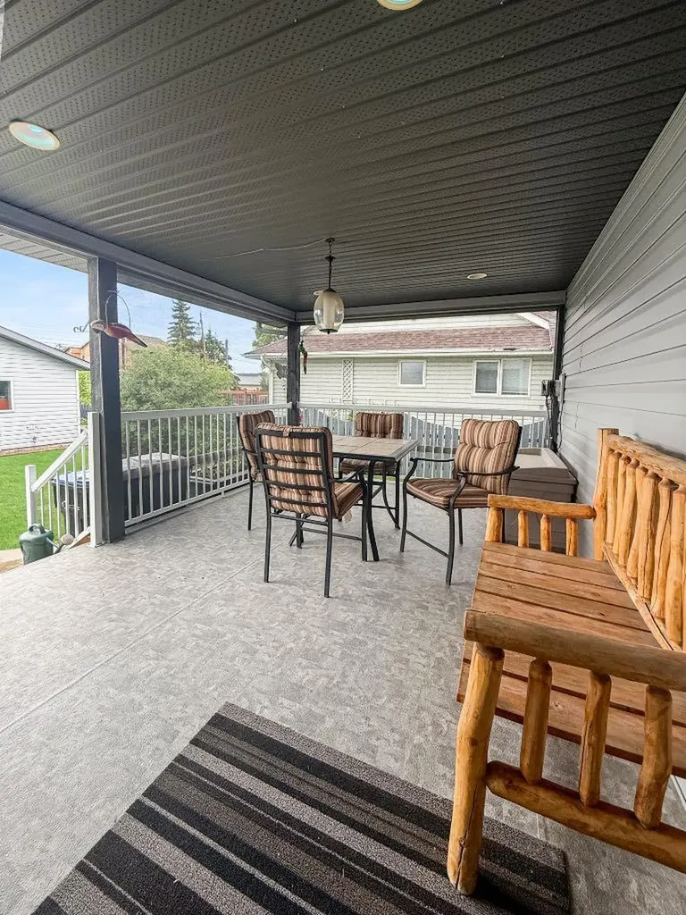 4305 47 Avenue Mayerthorpe AB T0E 1N0