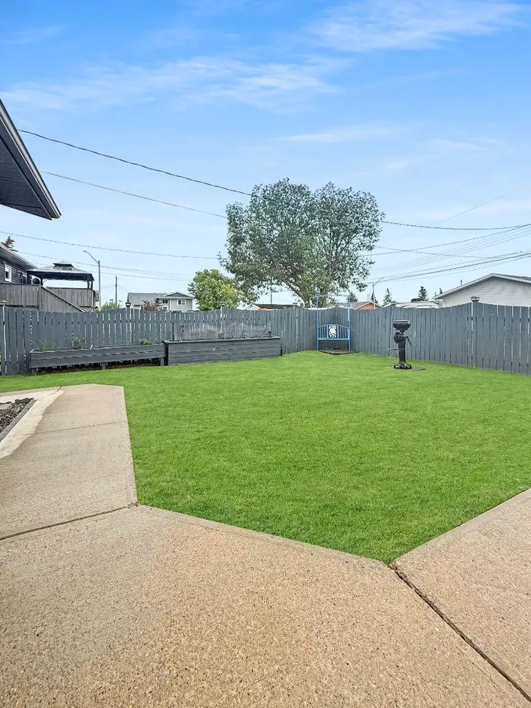 4305 47 Avenue Mayerthorpe AB T0E 1N0