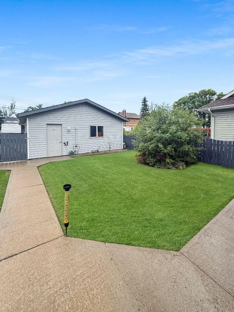 4305 47 Avenue Mayerthorpe AB T0E 1N0