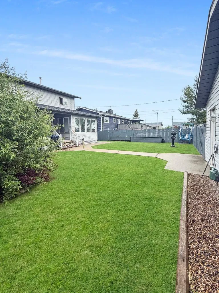 4305 47 Avenue Mayerthorpe AB T0E 1N0
