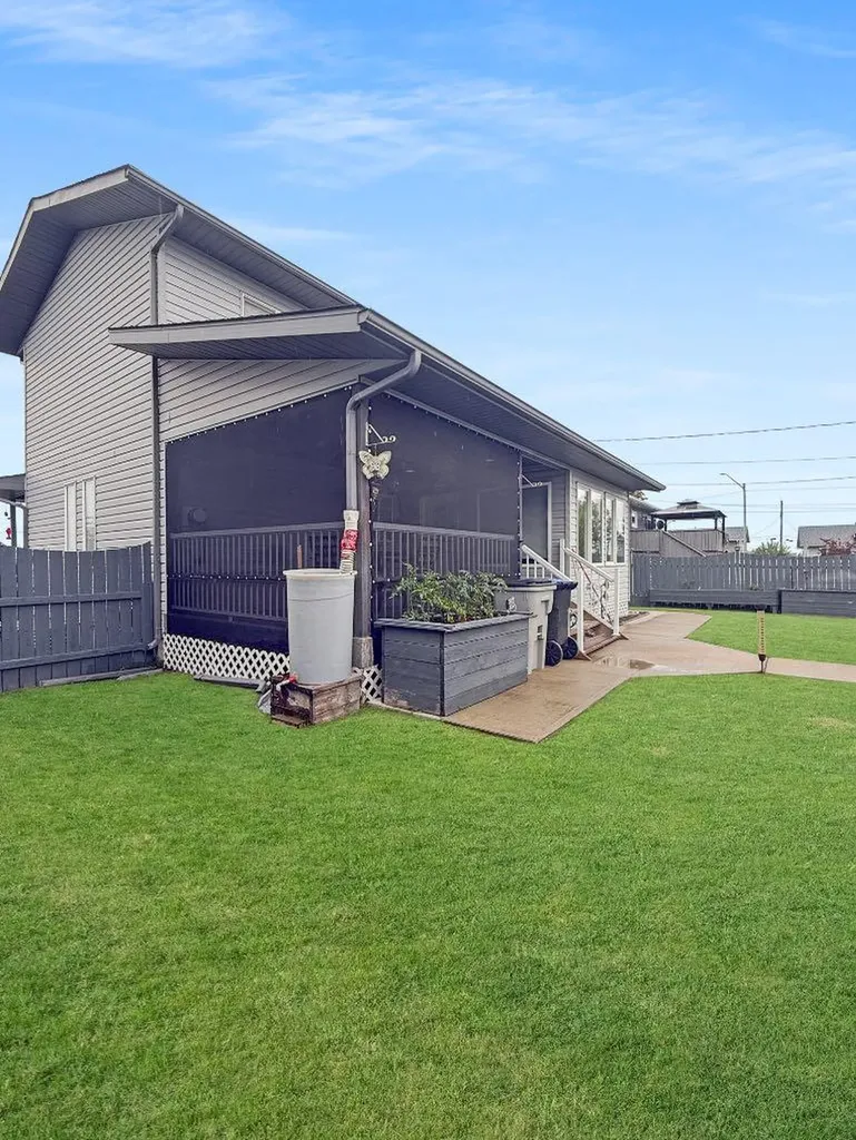 4305 47 Avenue Mayerthorpe AB T0E 1N0