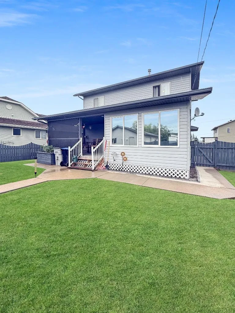 4305 47 Avenue Mayerthorpe AB T0E 1N0