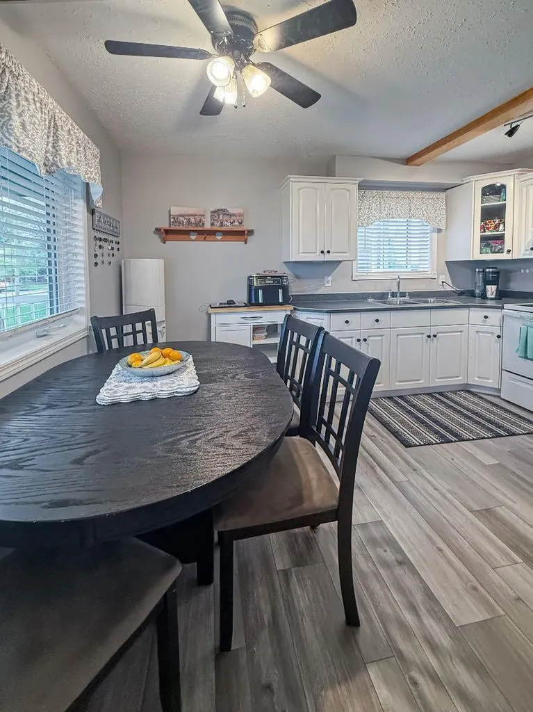 4305 47 Avenue Mayerthorpe AB T0E 1N0