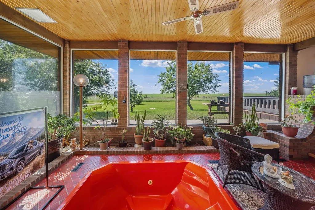 285021 Township Road 252 Rural Rocky View County AB T2E 8K4