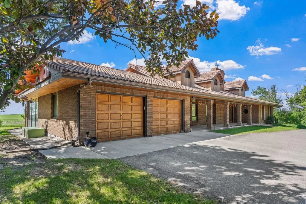 285021 Township Road 252 Rural Rocky View County AB T2E 8K4