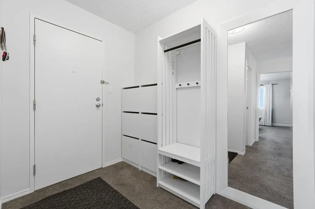 617 56 Avenue SW Calgary AB T2V 0G9