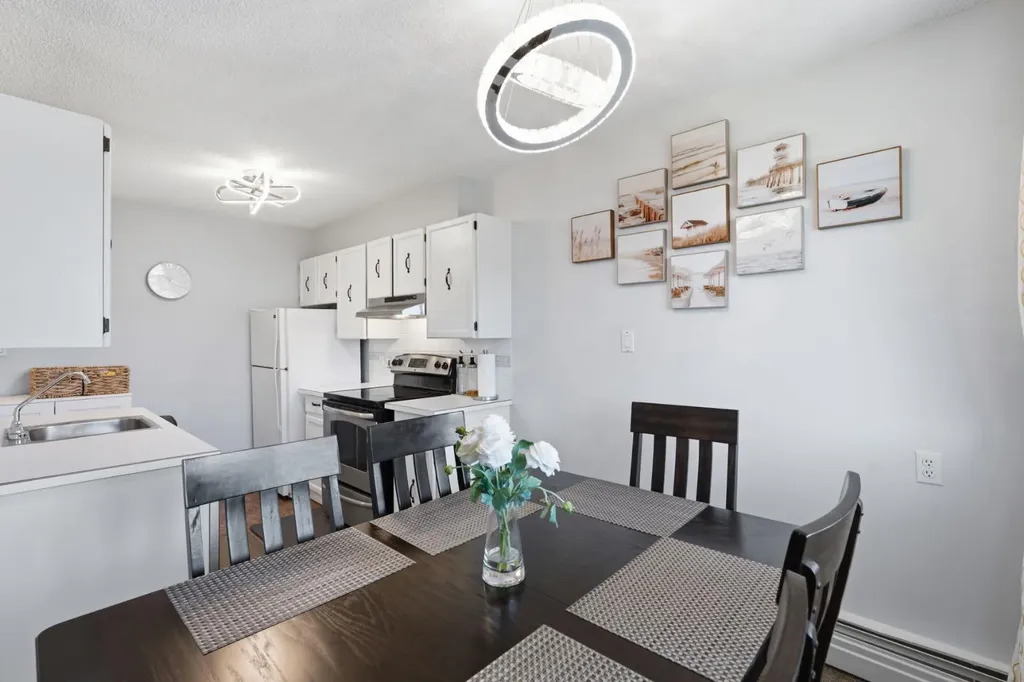 617 56 Avenue SW Calgary AB T2V 0G9