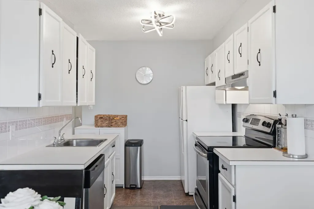 617 56 Avenue SW Calgary AB T2V 0G9