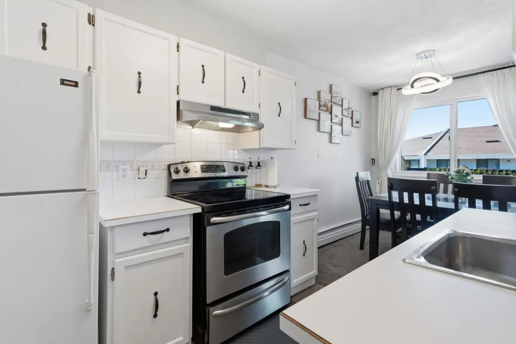 617 56 Avenue SW Calgary AB T2V 0G9