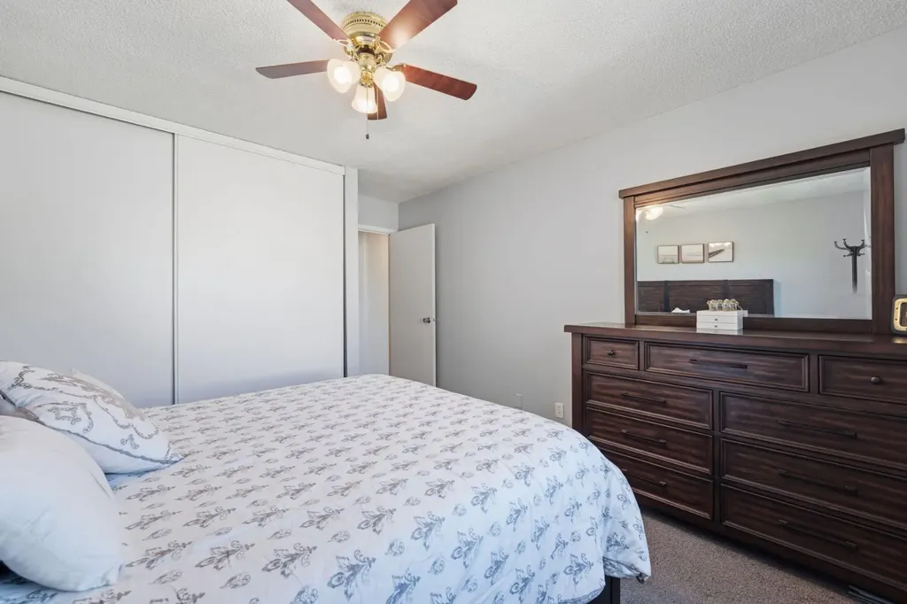 617 56 Avenue SW Calgary AB T2V 0G9