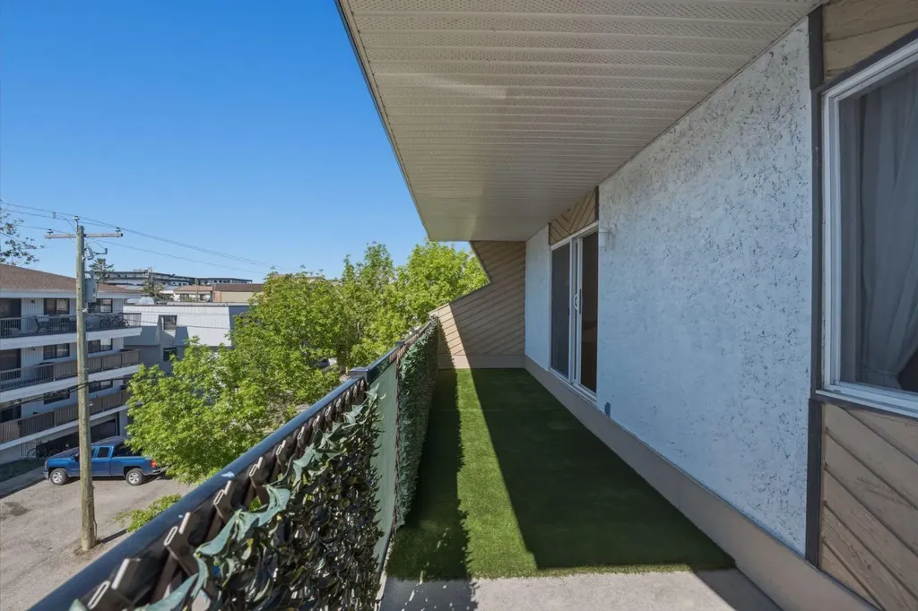 617 56 Avenue SW Calgary AB T2V 0G9