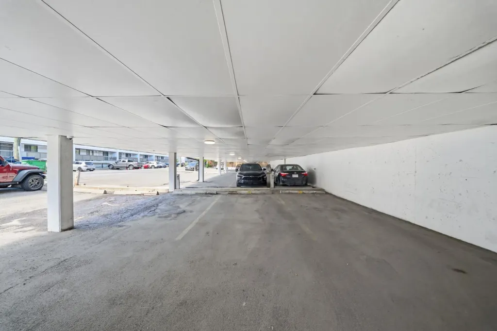 617 56 Avenue SW Calgary AB T2V 0G9