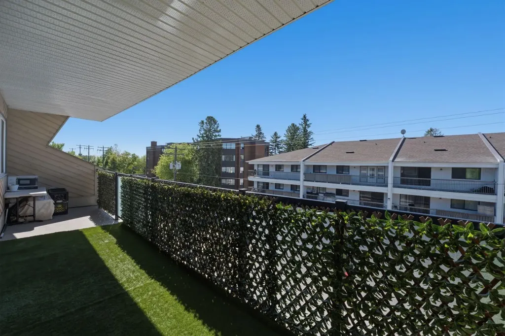 617 56 Avenue SW Calgary AB T2V 0G9
