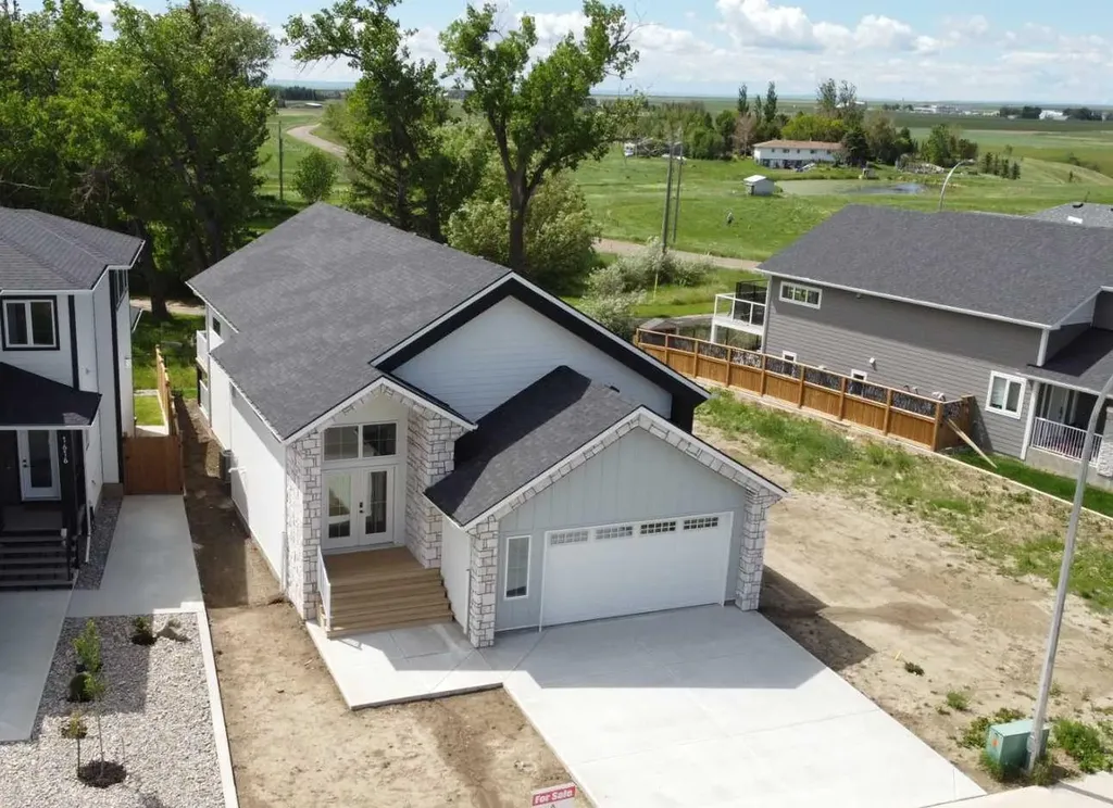 1612 Sixmile View S Lethbridge AB T1K 8J2