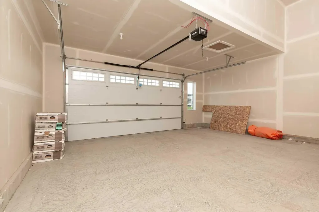 1612 Sixmile View S Lethbridge AB T1K 8J2