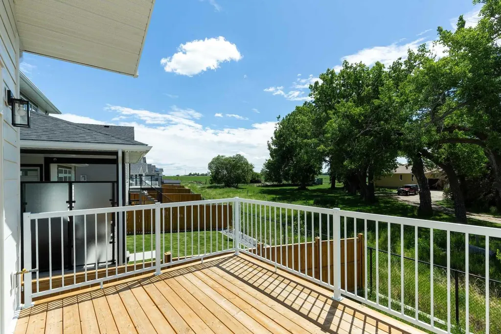 1612 Sixmile View S Lethbridge AB T1K 8J2