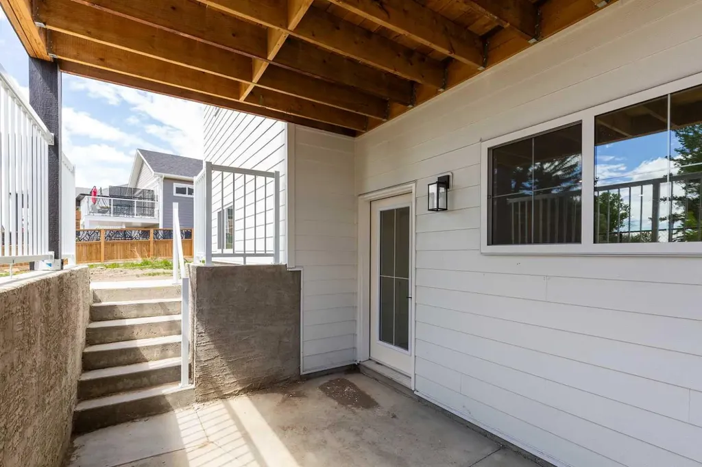1612 Sixmile View S Lethbridge AB T1K 8J2