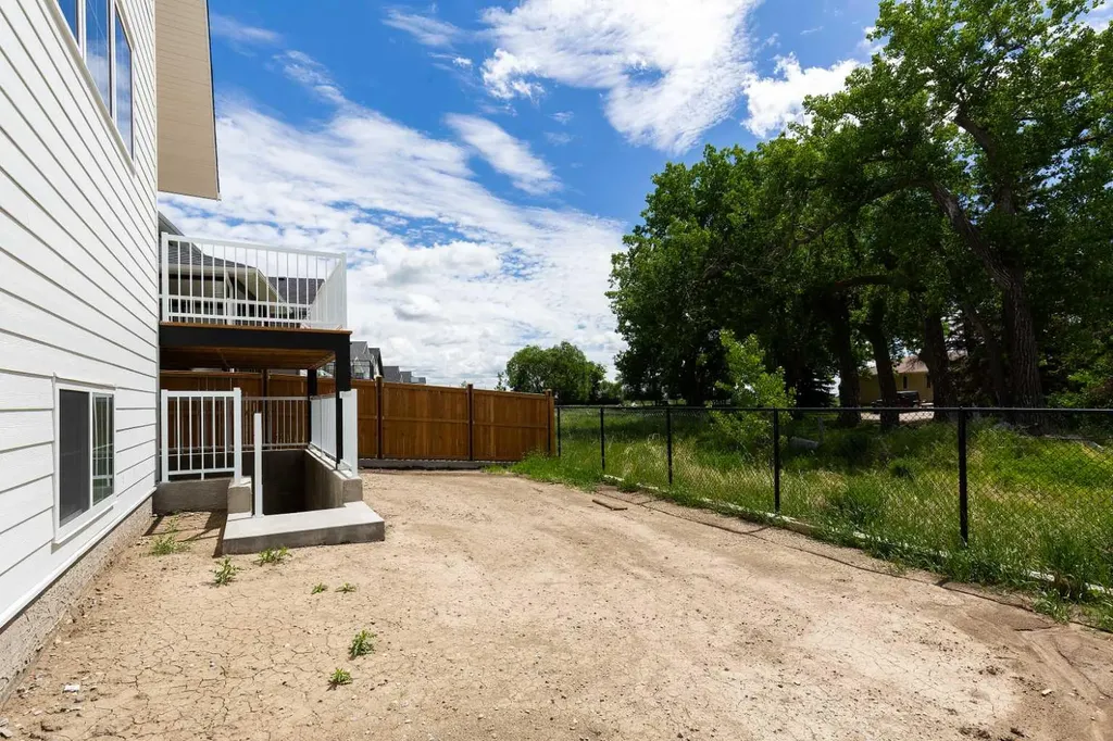 1612 Sixmile View S Lethbridge AB T1K 8J2
