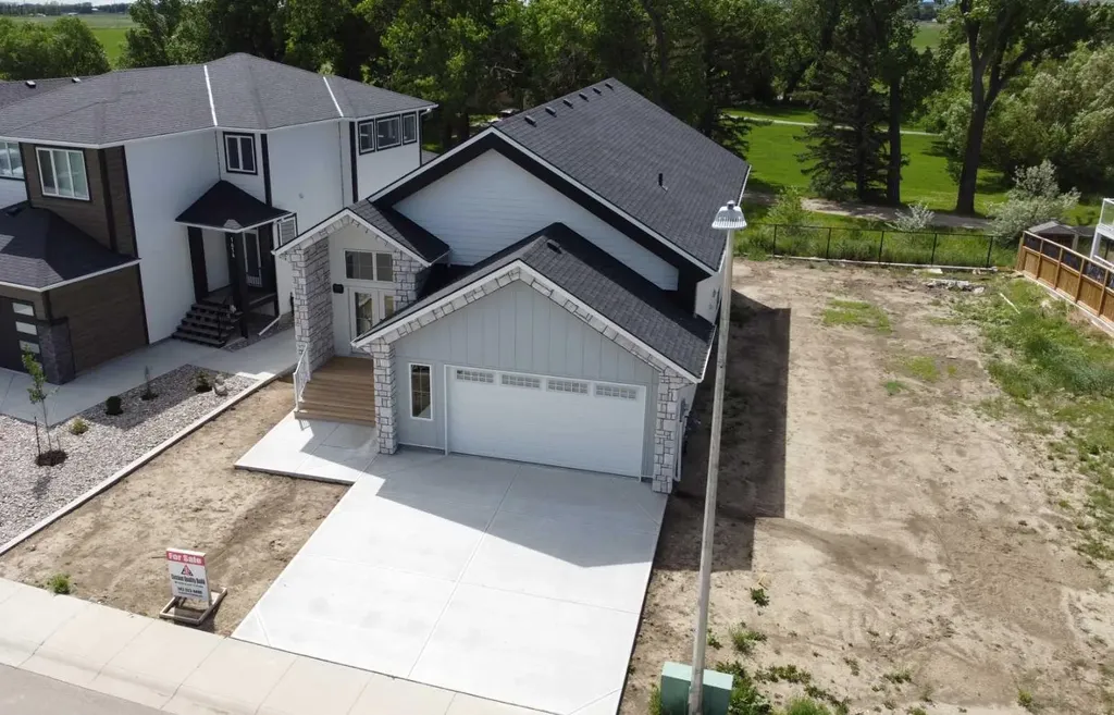 1612 Sixmile View S Lethbridge AB T1K 8J2