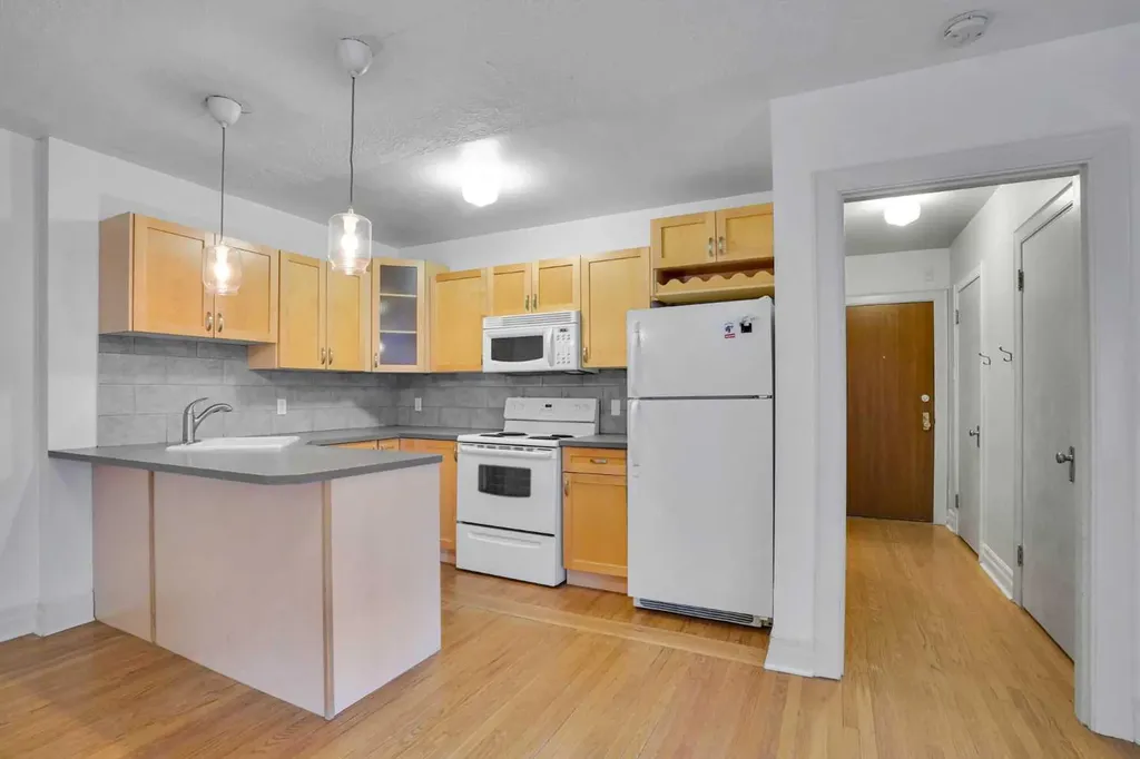 330 19 Avenue SW Calgary AB T2S 0C9