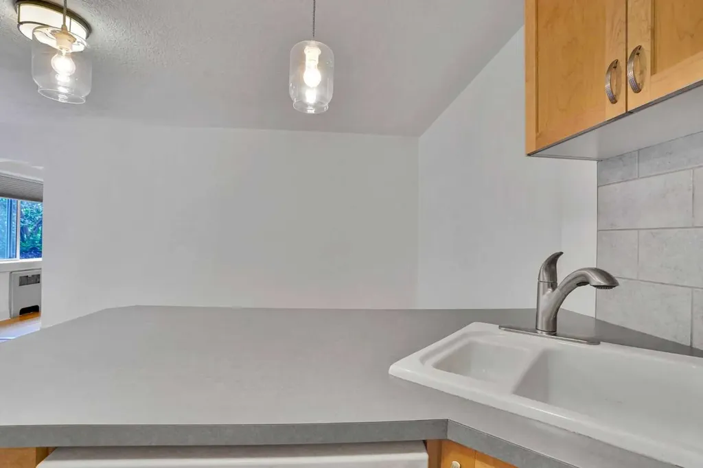 330 19 Avenue SW Calgary AB T2S 0C9