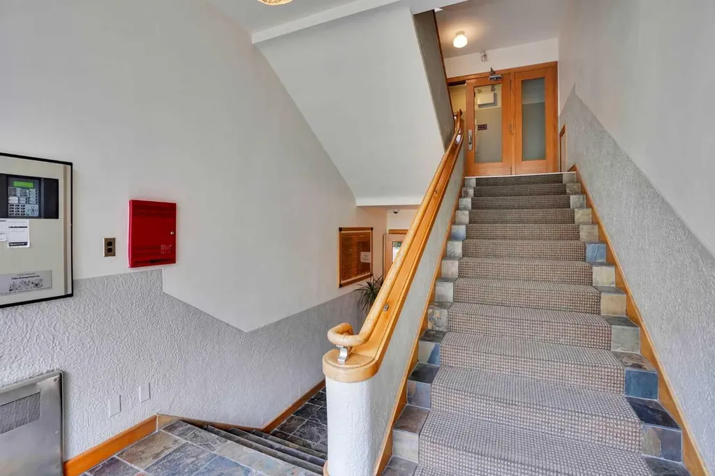 330 19 Avenue SW Calgary AB T2S 0C9