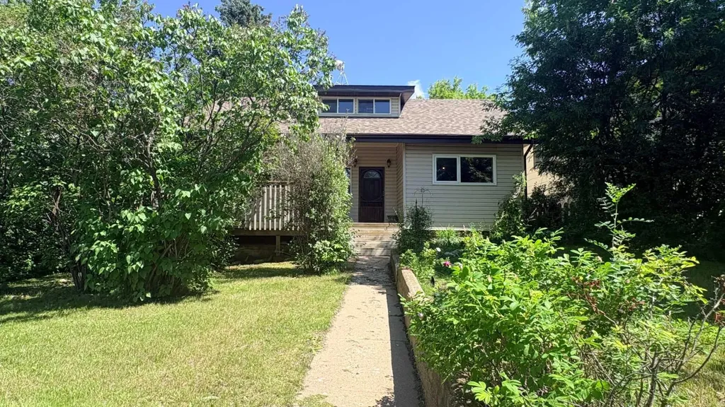 1110 4th Avenue Wainwright AB T9W 1H1