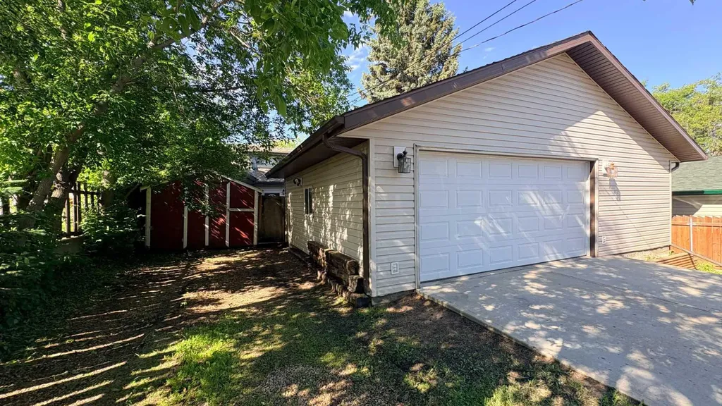 1110 4th Avenue Wainwright AB T9W 1H1