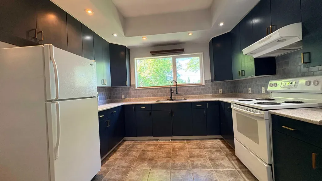 1110 4th Avenue Wainwright AB T9W 1H1
