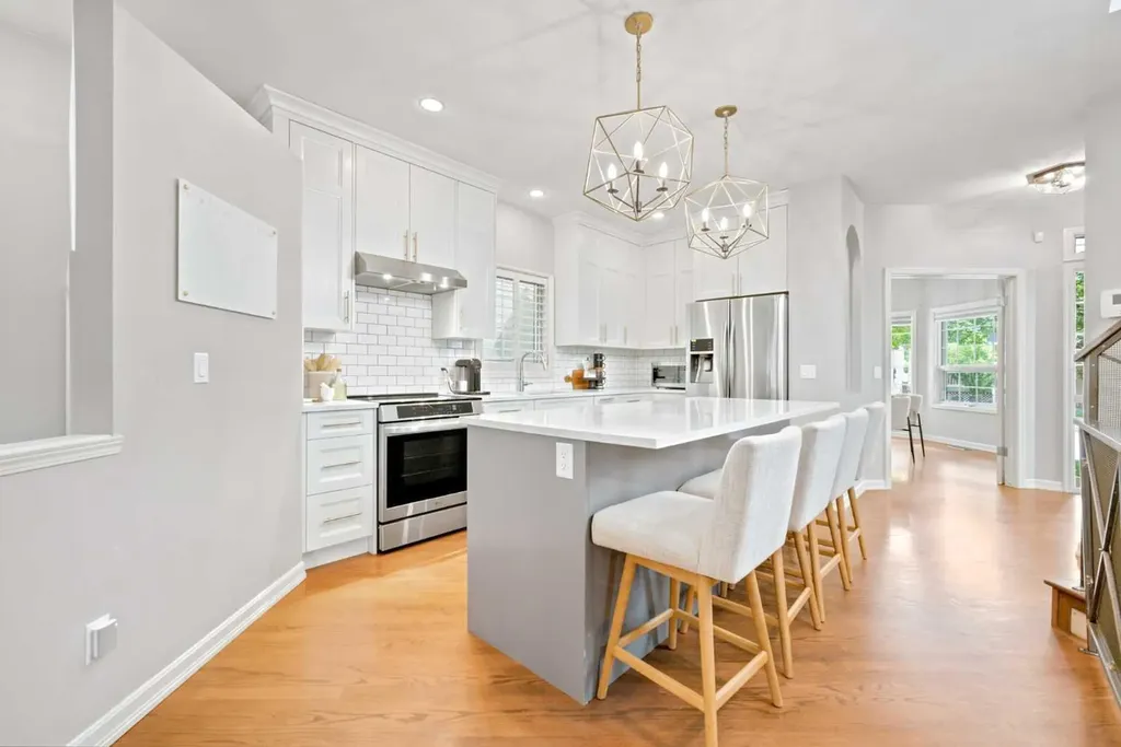 923B 4a Street NW Calgary AB T2N 1P8