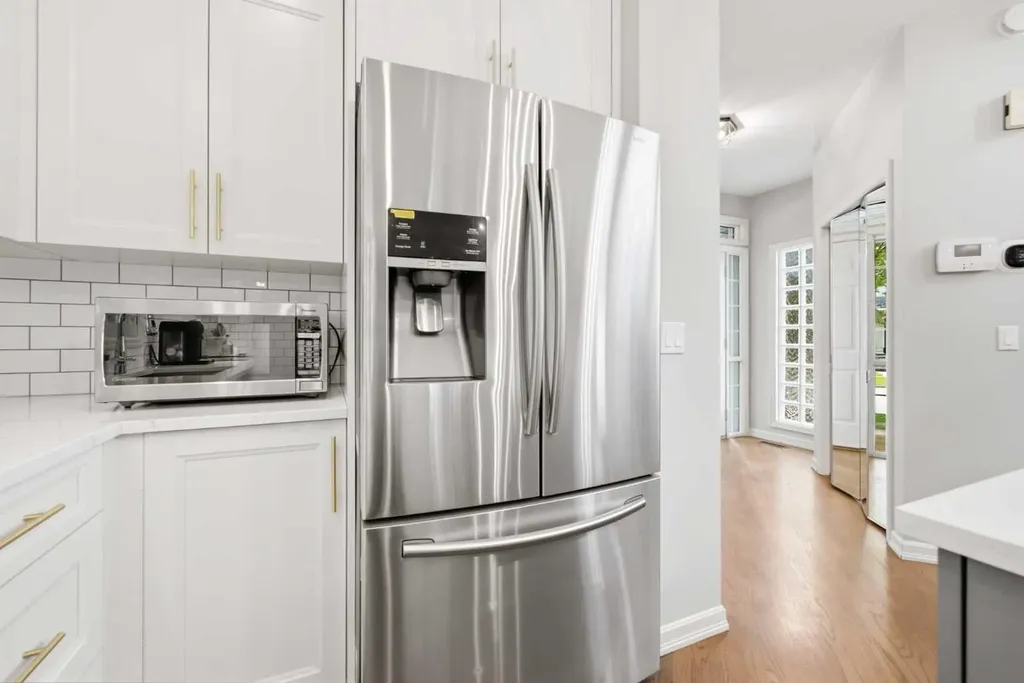 923B 4a Street NW Calgary AB T2N 1P8