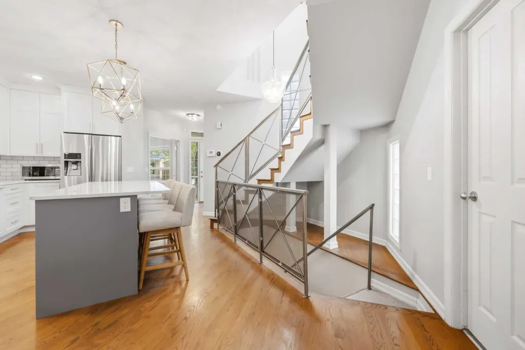 923B 4a Street NW Calgary AB T2N 1P8