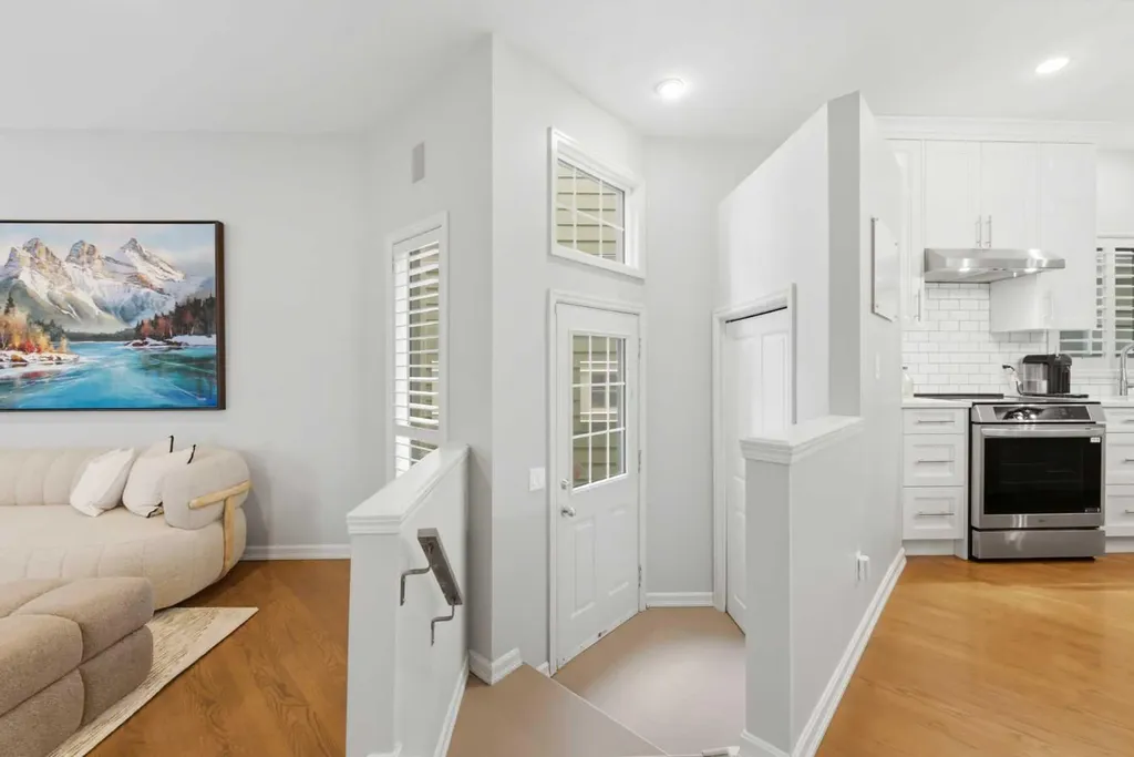 923B 4a Street NW Calgary AB T2N 1P8