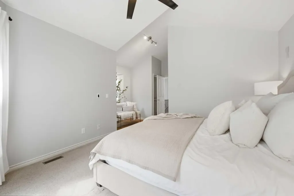 923B 4a Street NW Calgary AB T2N 1P8