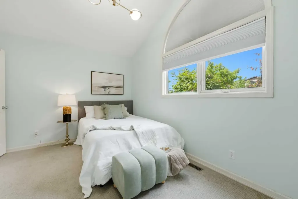 923B 4a Street NW Calgary AB T2N 1P8