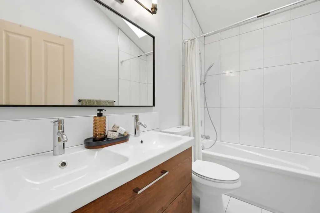 923B 4a Street NW Calgary AB T2N 1P8