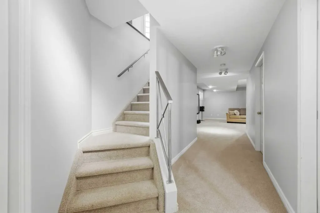 923B 4a Street NW Calgary AB T2N 1P8